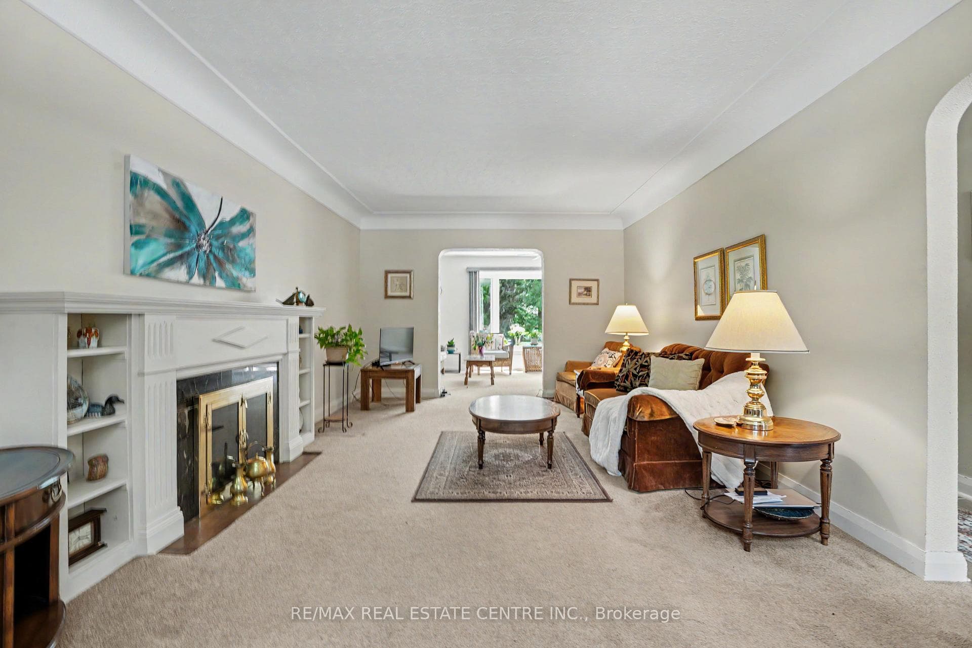 2068 Wellington Avenue photo 39
