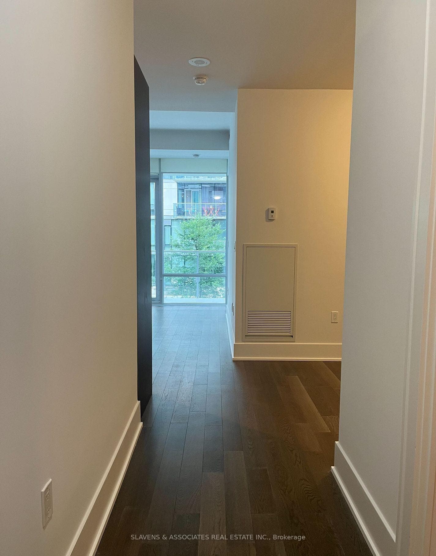 29 Queens Quay Unit 417 photo 3