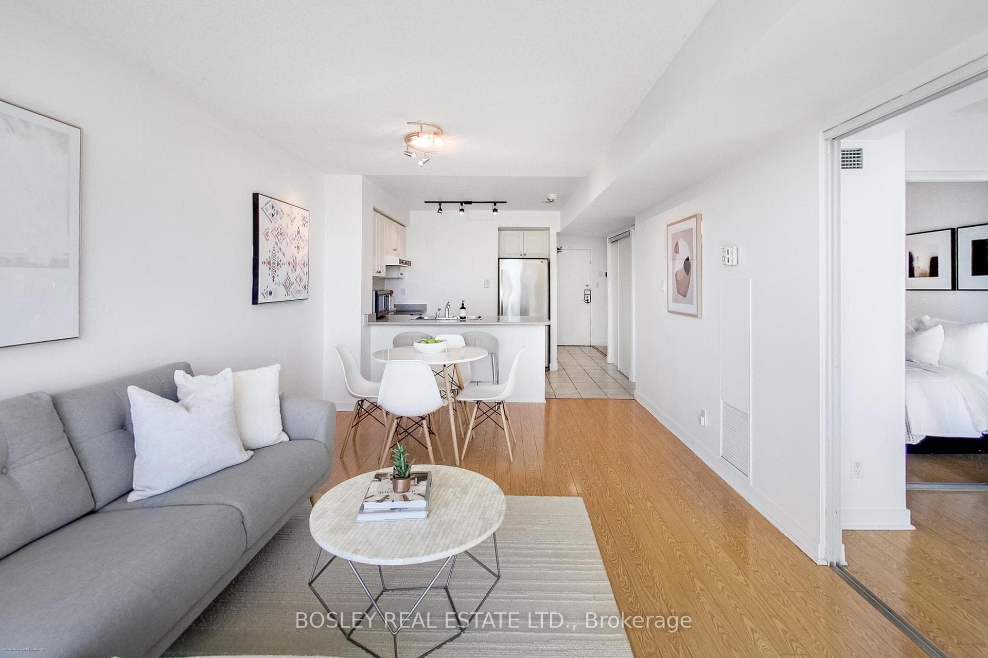 650 Queens Quay Unit 508 photo 10
