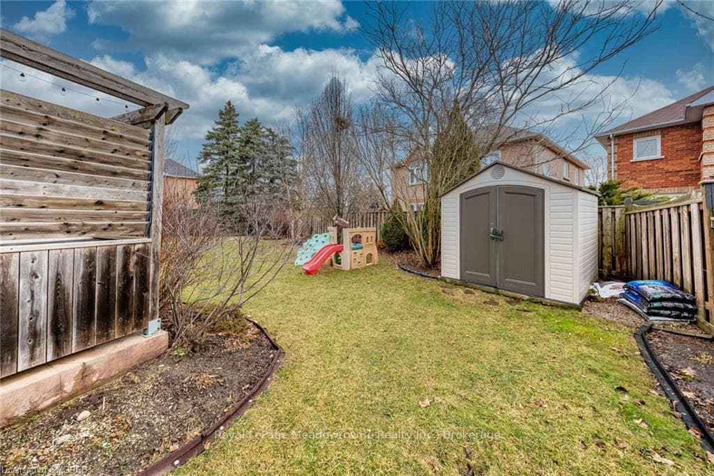 11 FENFLOWER Court photo 40