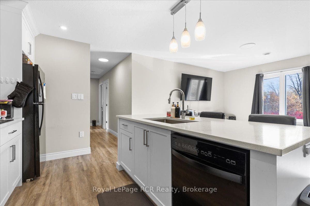 38 Cobourg Lane photo 10
