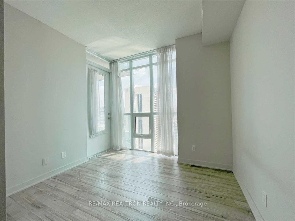 126 Simcoe Street Unit 2508 photo 5