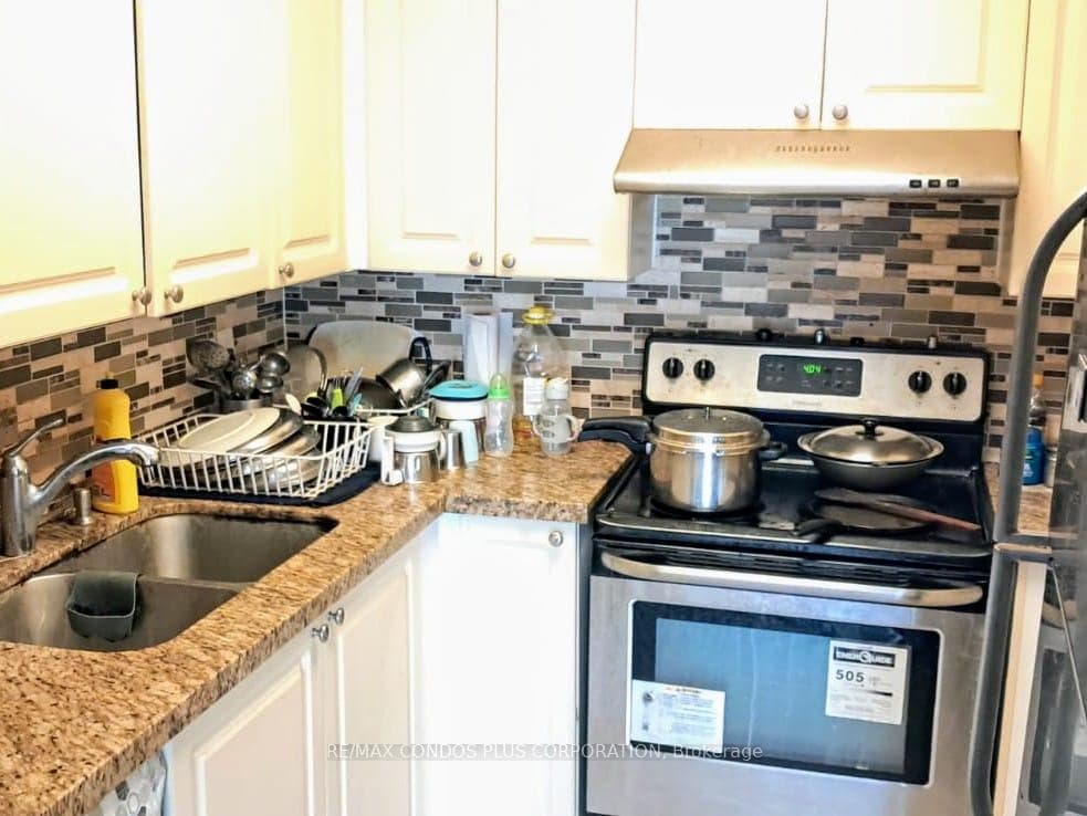 35 Finch Avenue Unit 912 photo 4