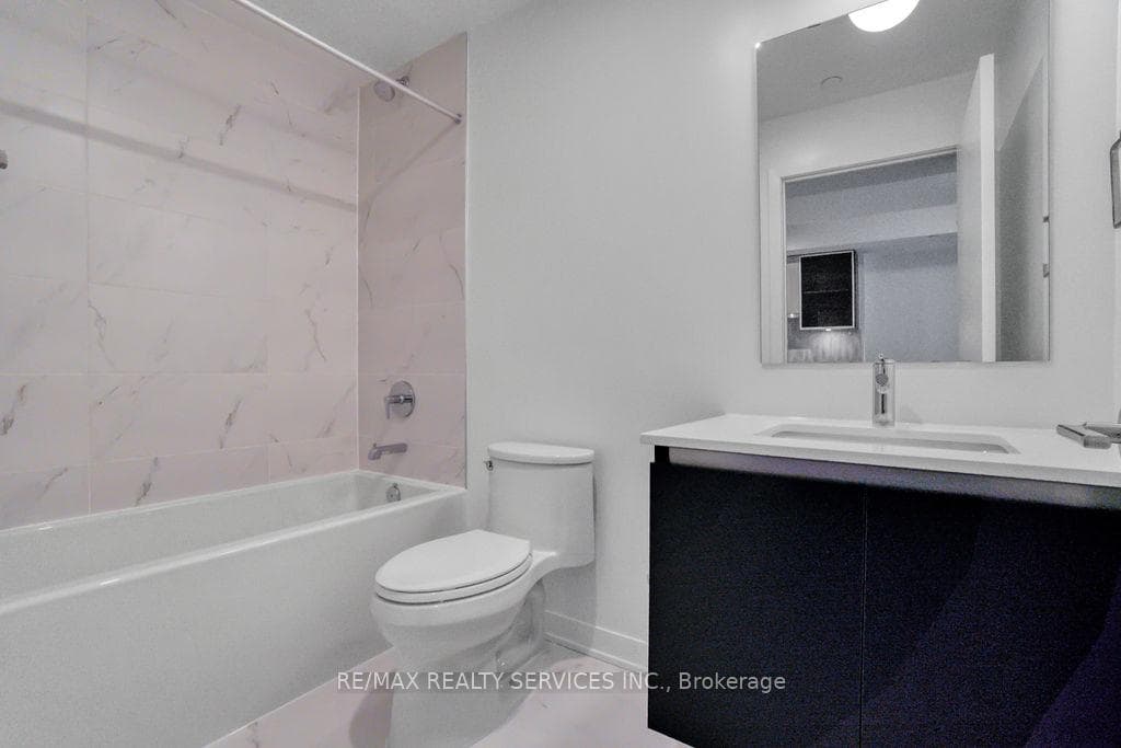 395 Dundas Street Unit 421 photo 23