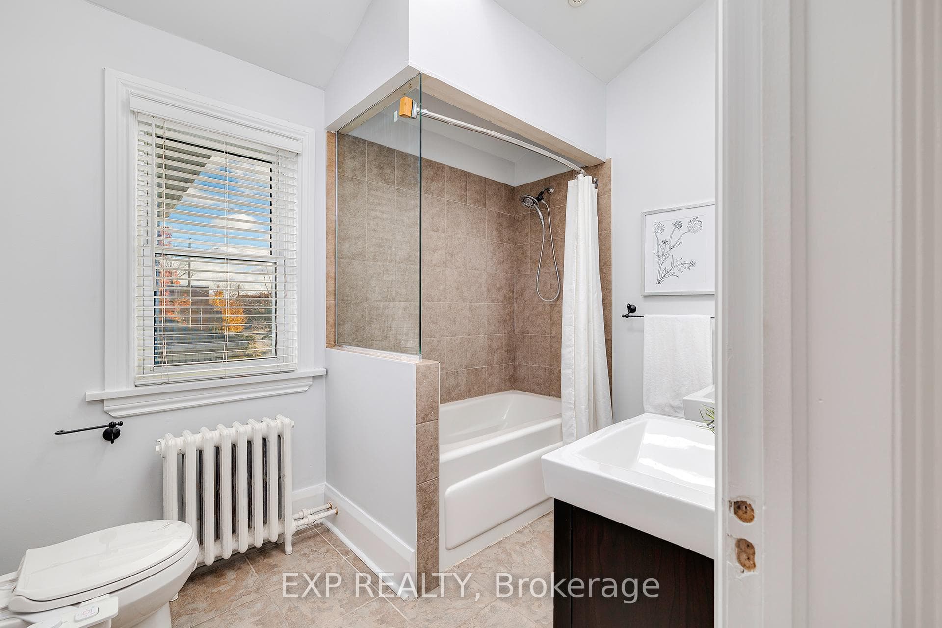 116 Wellington Street photo 19