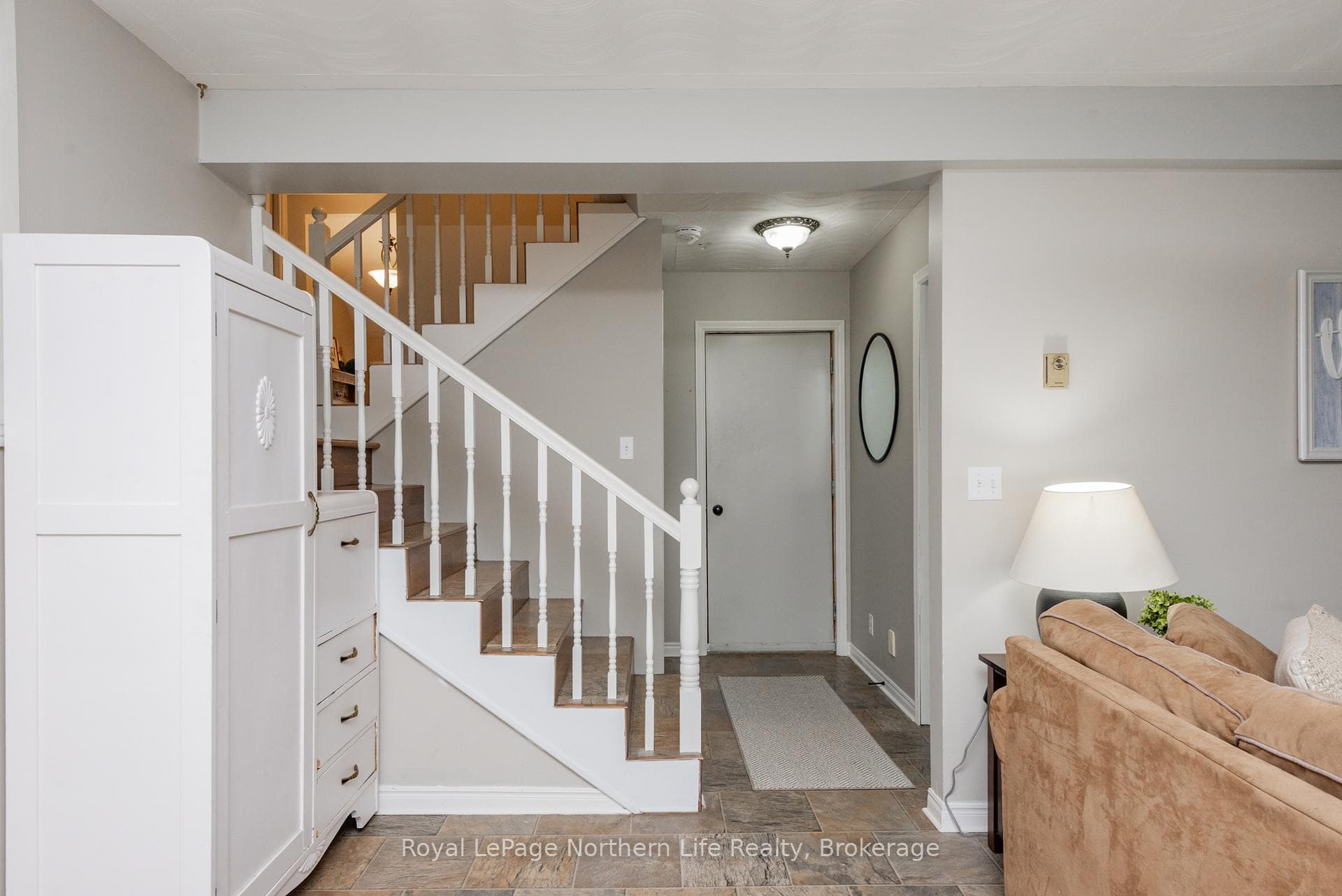 989 Annette Street photo 34