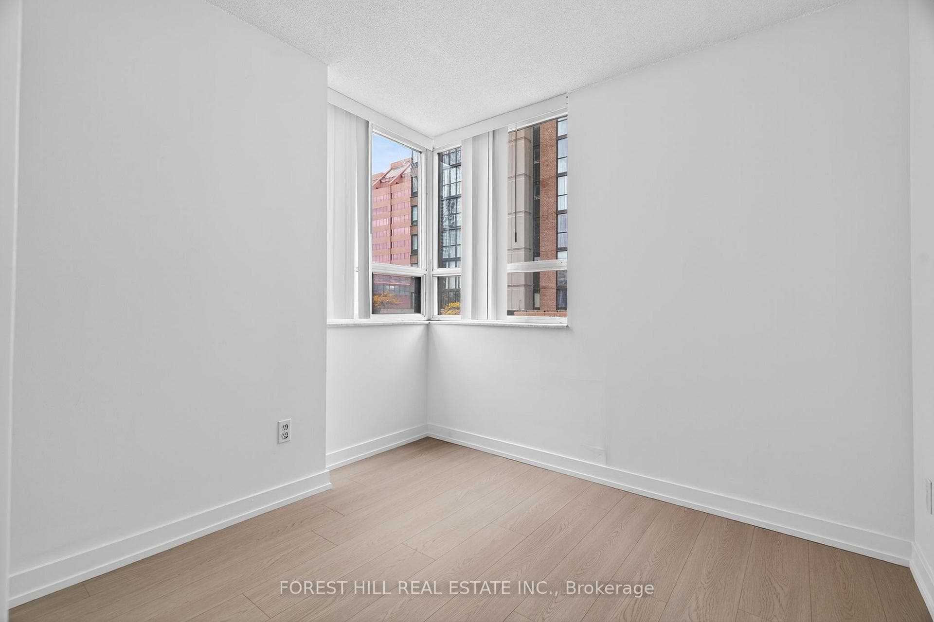 285 Enfield Place Unit 210 photo 2