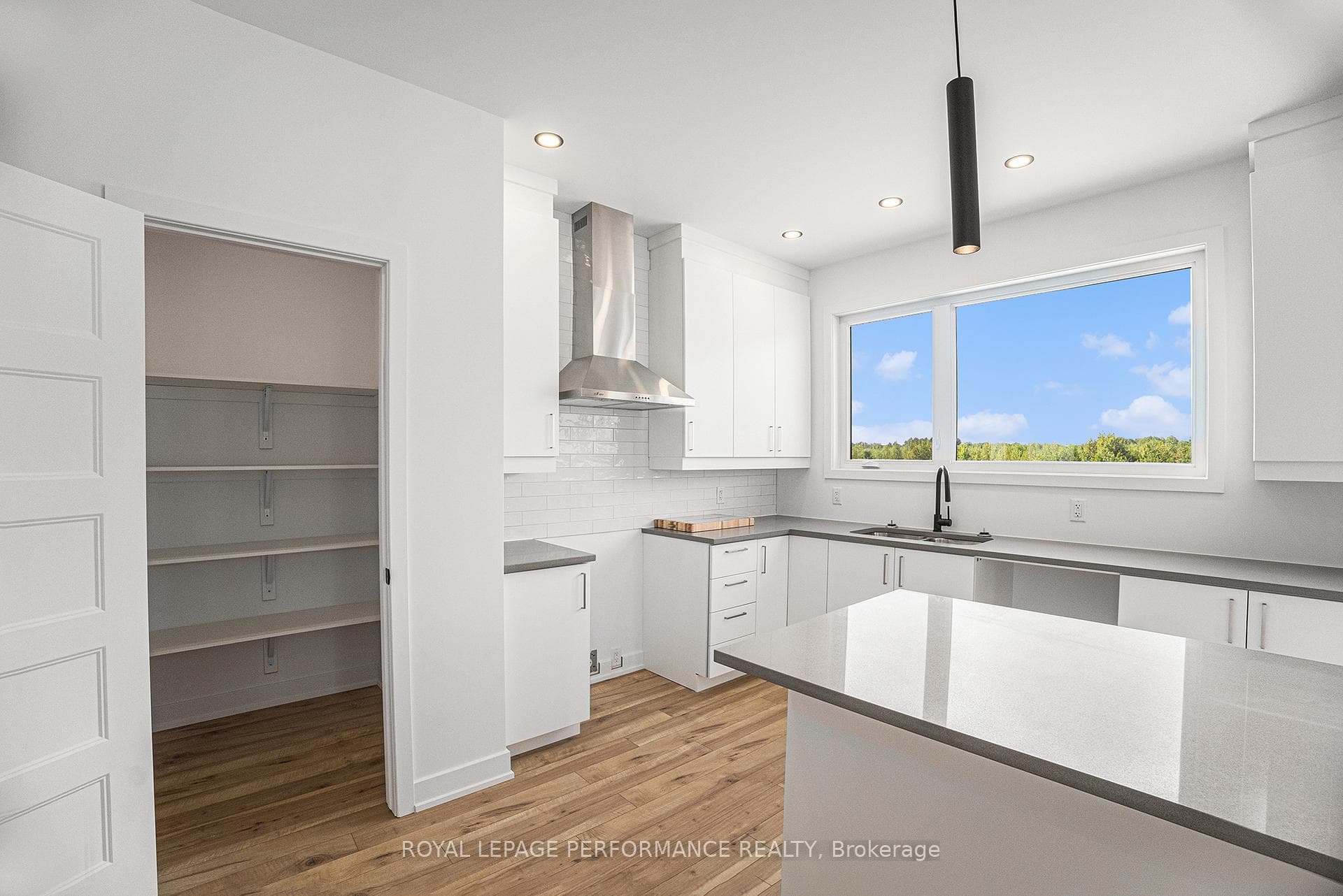 265 BOURDEAU Boulevard photo 12