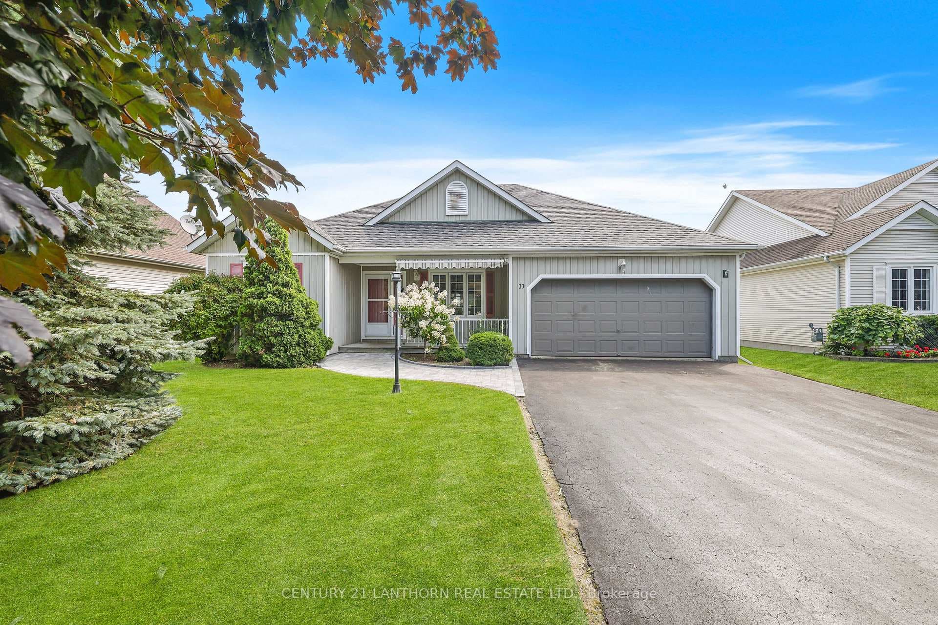 11 Nesbitt Drive photo 1