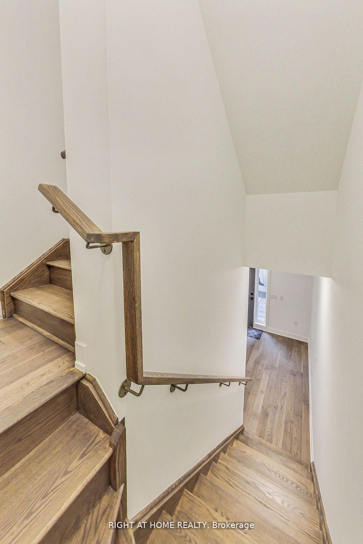 1095 Douglas Mccurdy Drive Unit 156 photo 14
