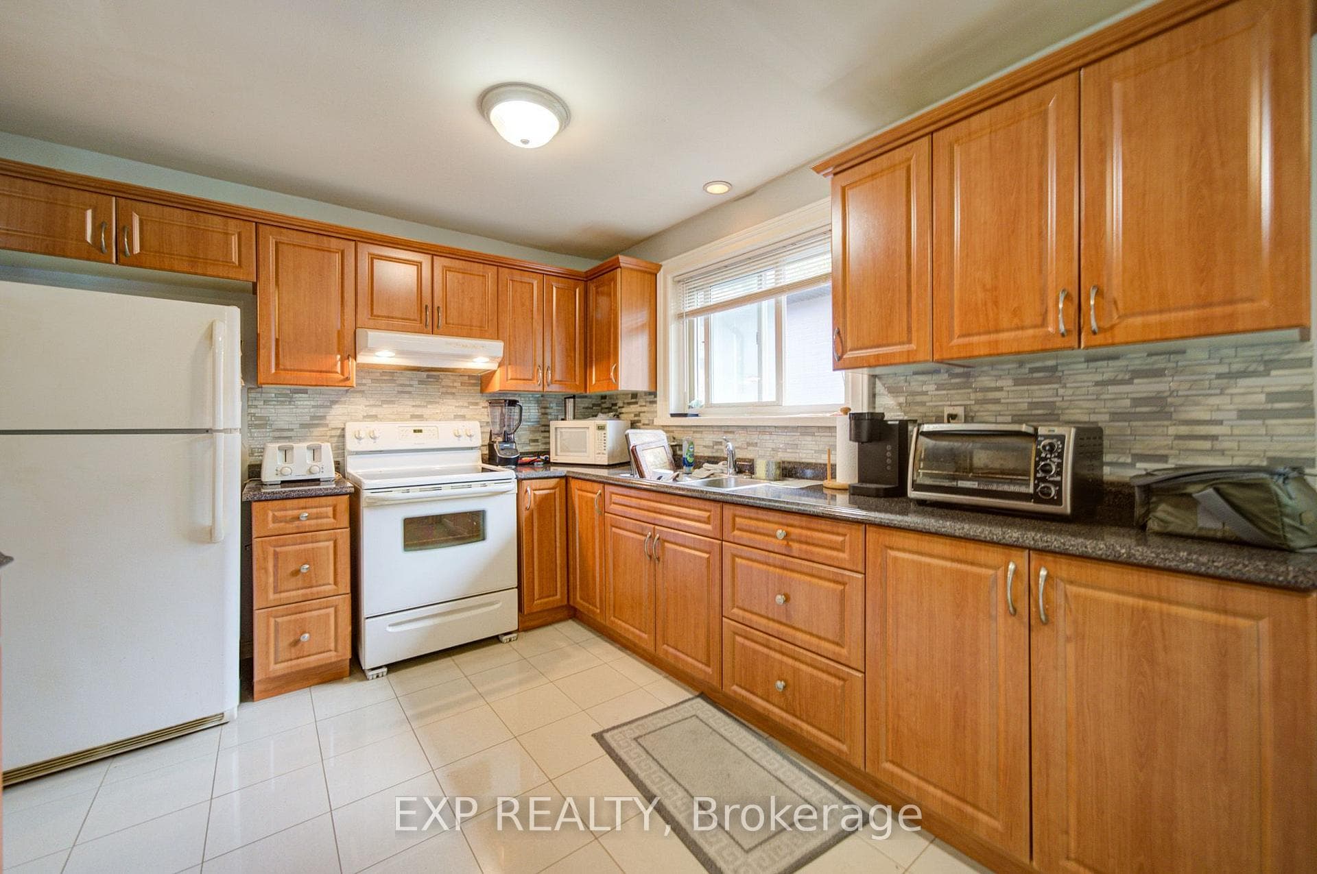 608 Rupert Avenue photo 9