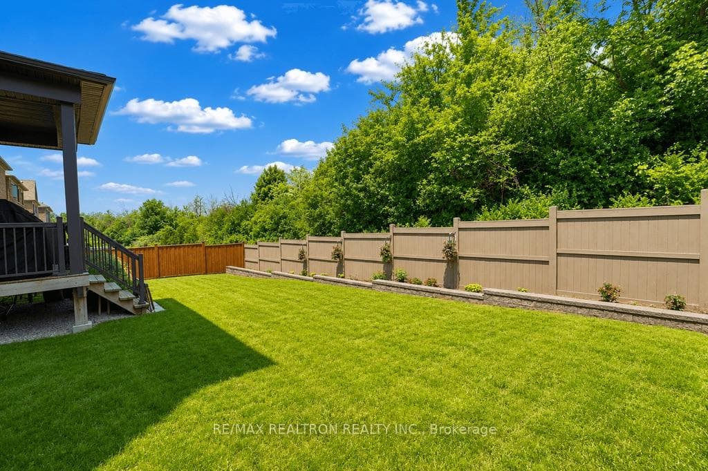 26 Sir Henry Court photo 42