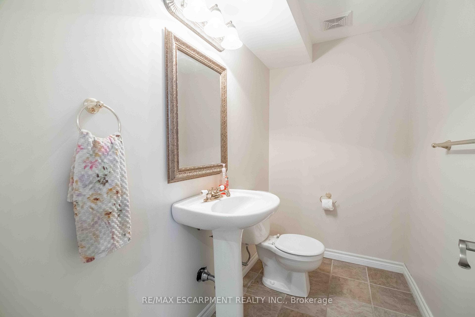 54 SELKIRK Street photo 37
