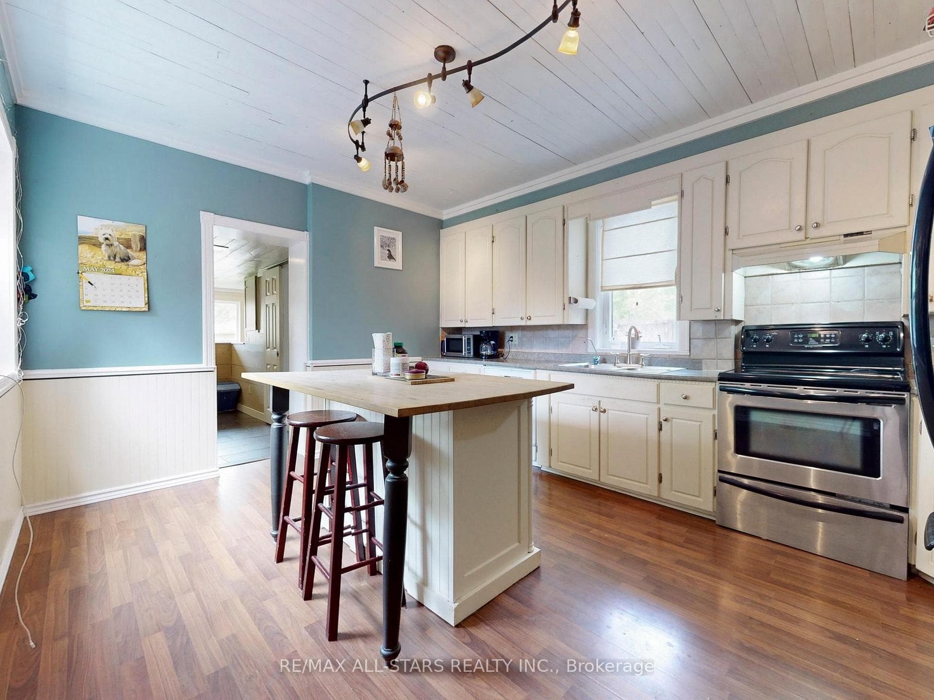 Family sized kitchen