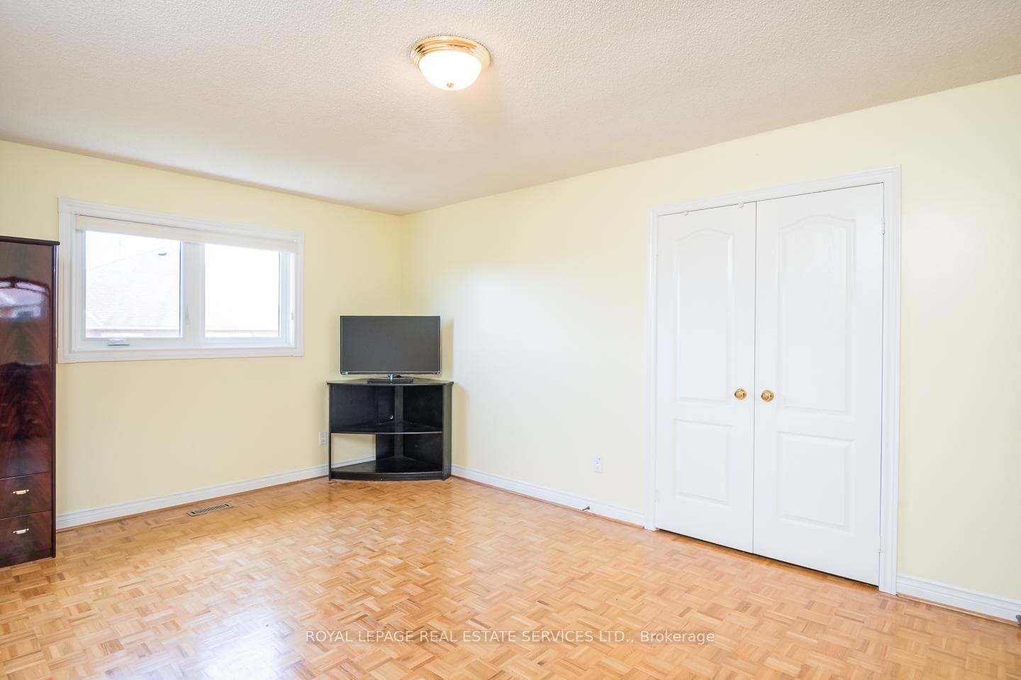 Bedroom 2 - Closet view