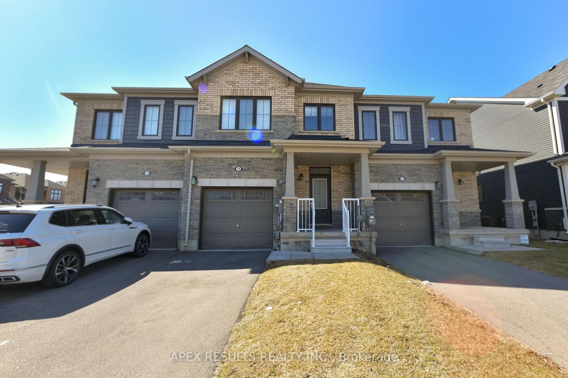 75 Oaktree Drive photo 1
