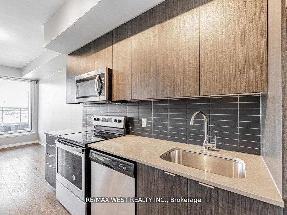 3237 Bayview Avenue Unit 305 photo 1