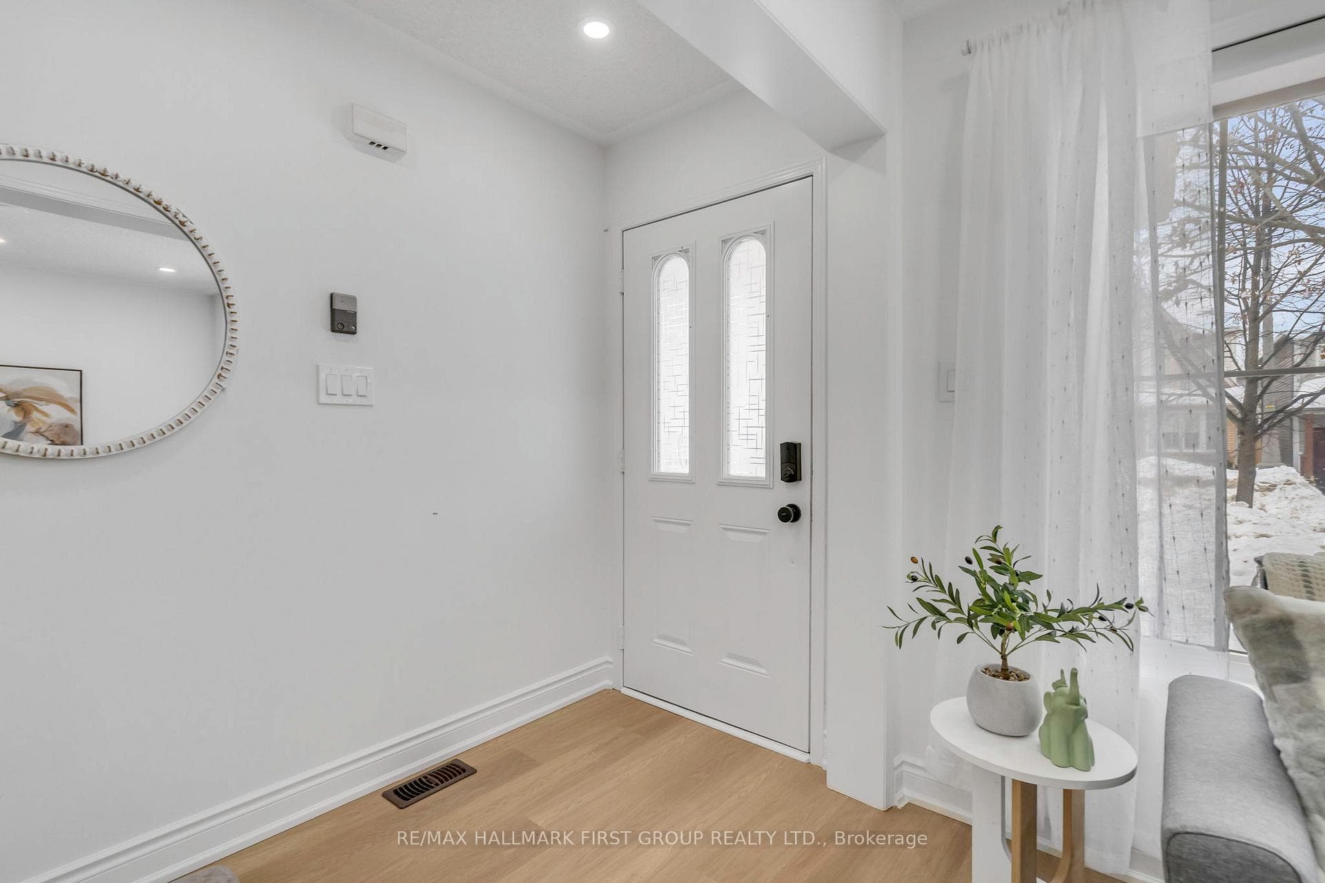2272 Winlord Place photo 2