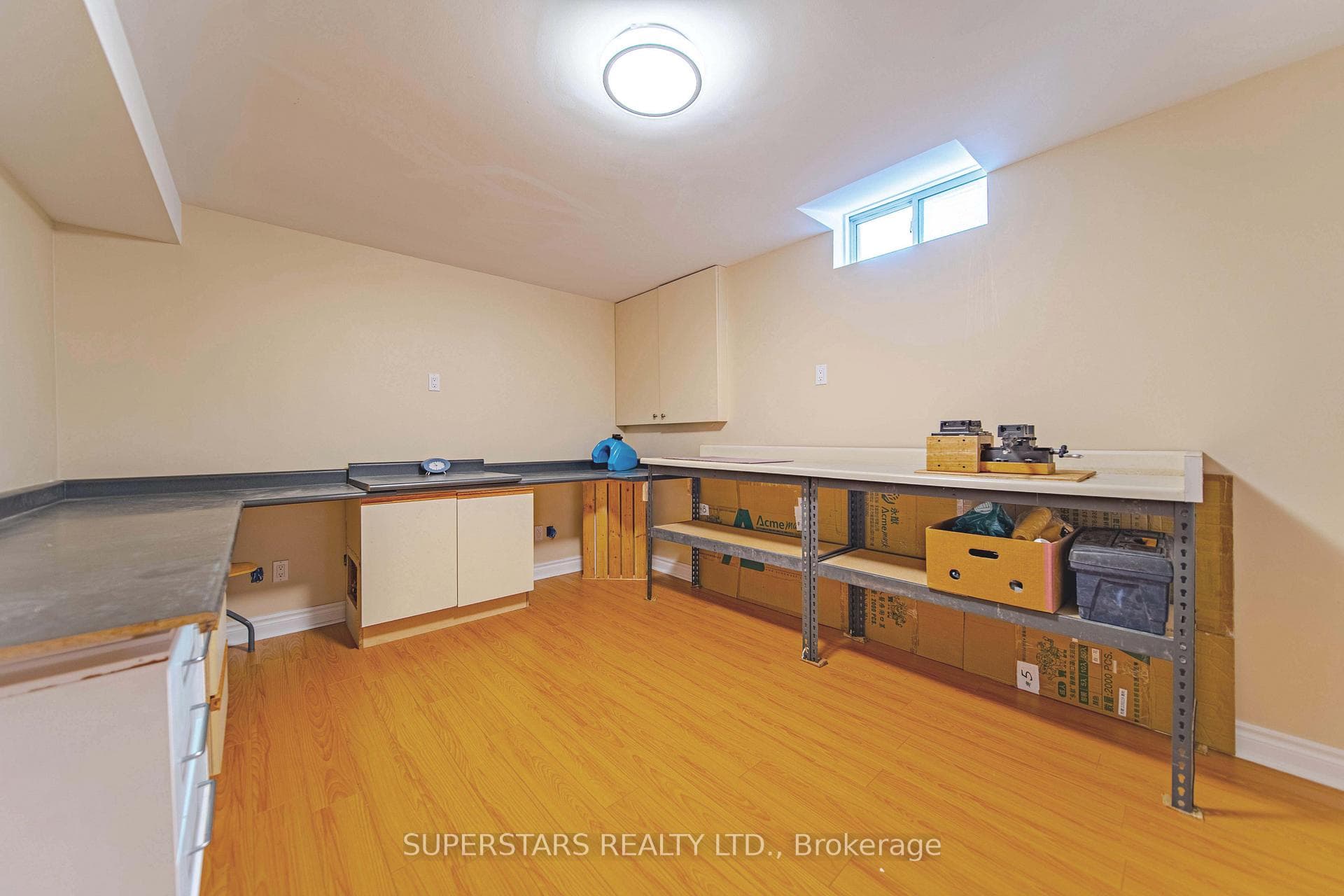 71 Sarum Crescent photo 36