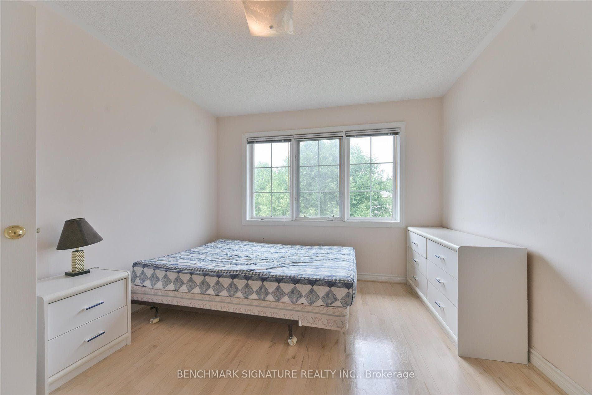 152 Blackmore Avenue photo 31
