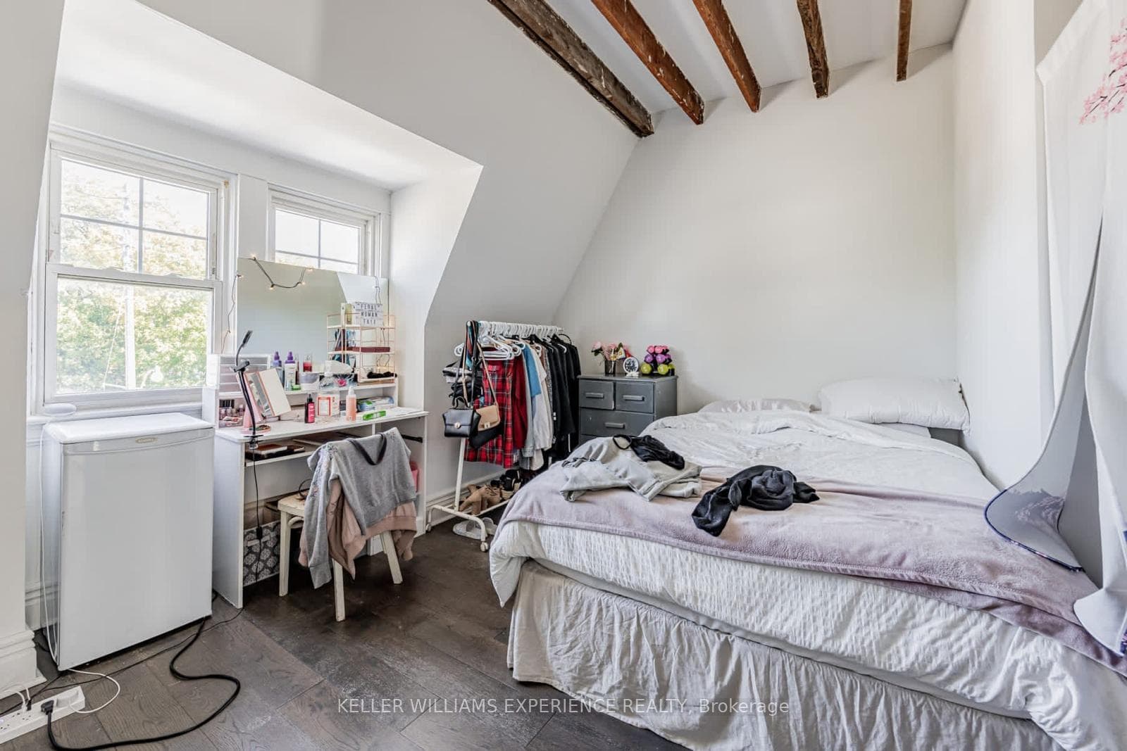 14 Coxwell Avenue photo 8