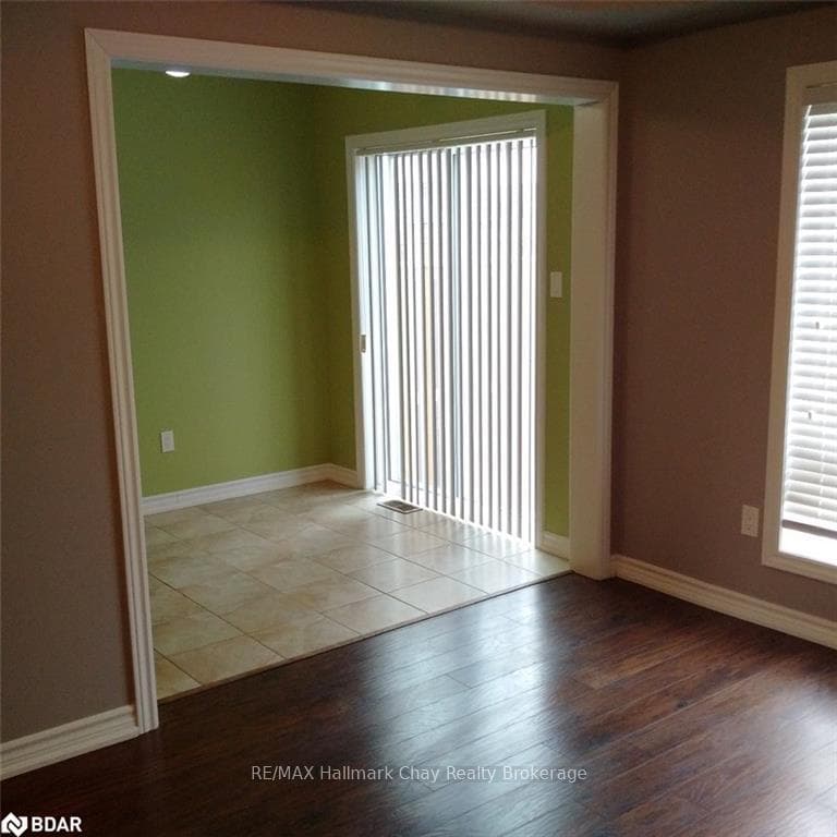 132 STONEMOUNT Crescent photo 9