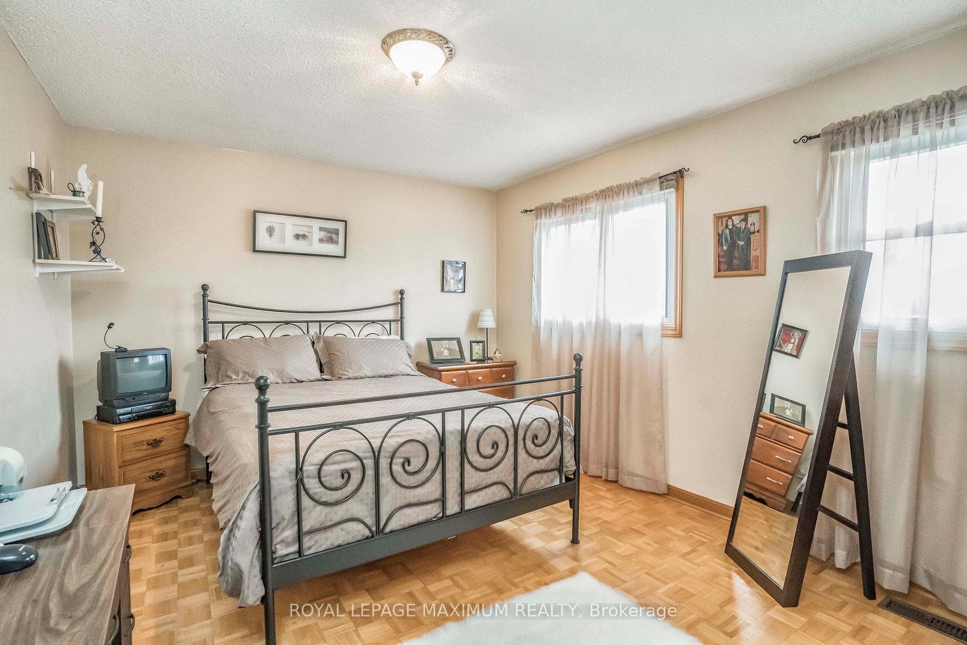 637 Caledonia Road photo 23
