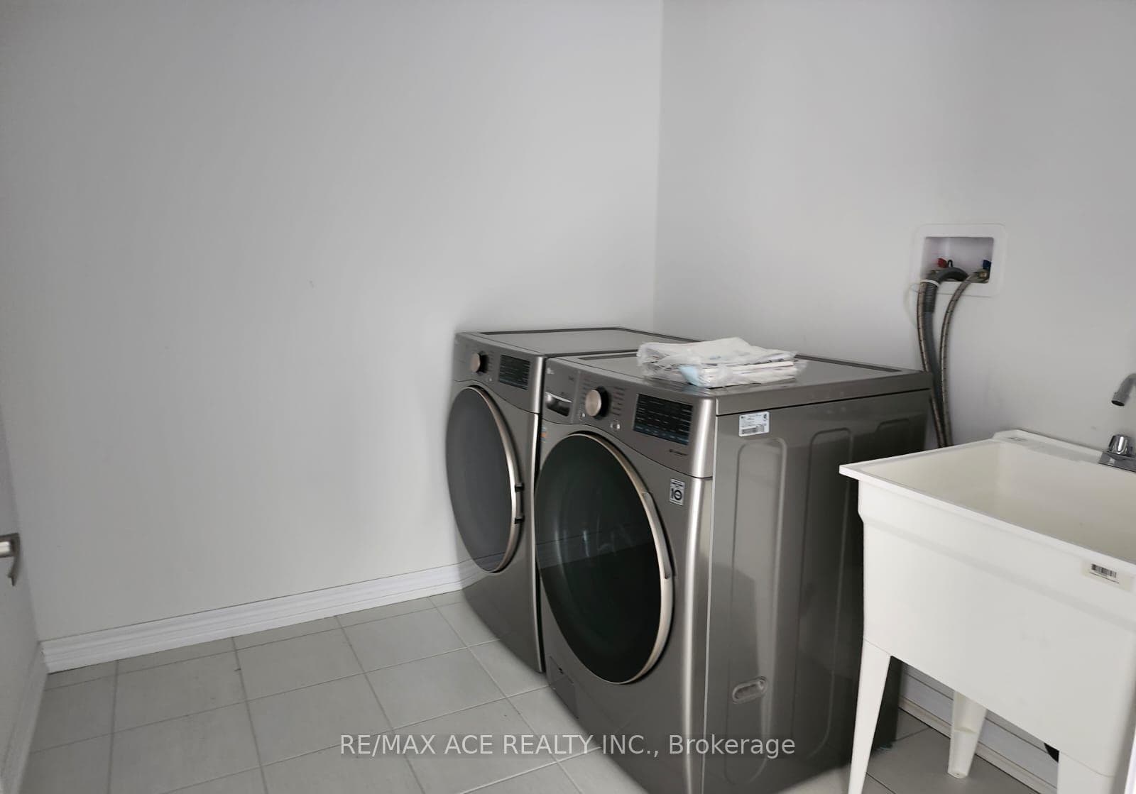 976 Andrew Murdoch Street photo 15