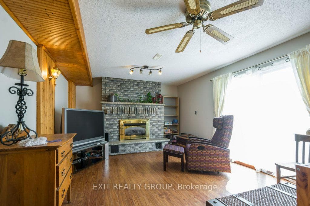 43 Farley Crescent photo 17