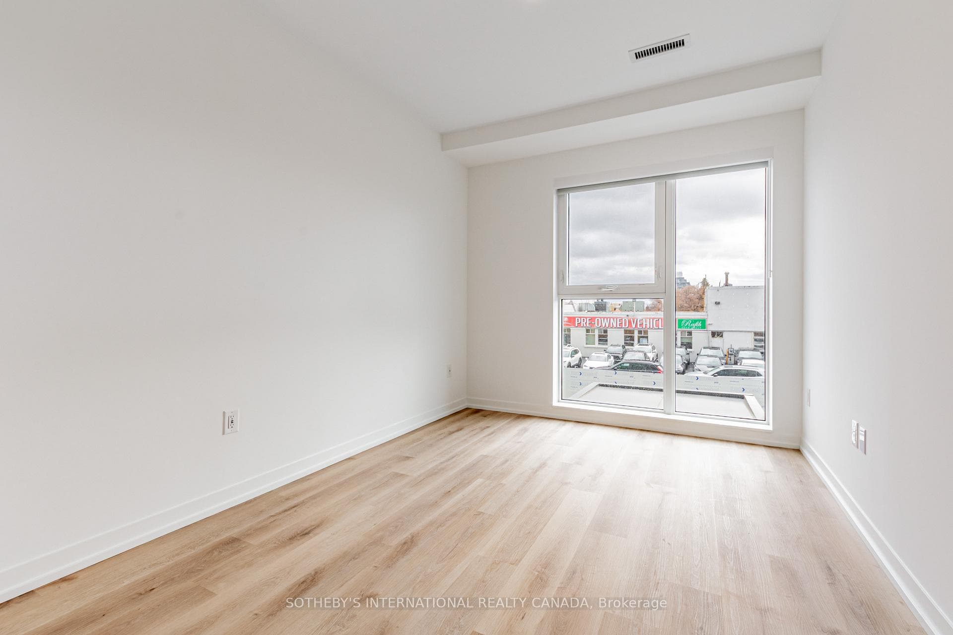 31 York Garden Way Unit 104 photo 11