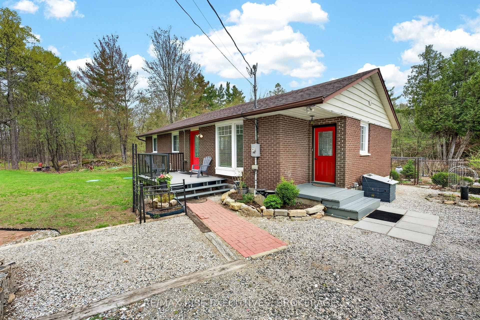 2405 Rideau Ferry Road photo 5