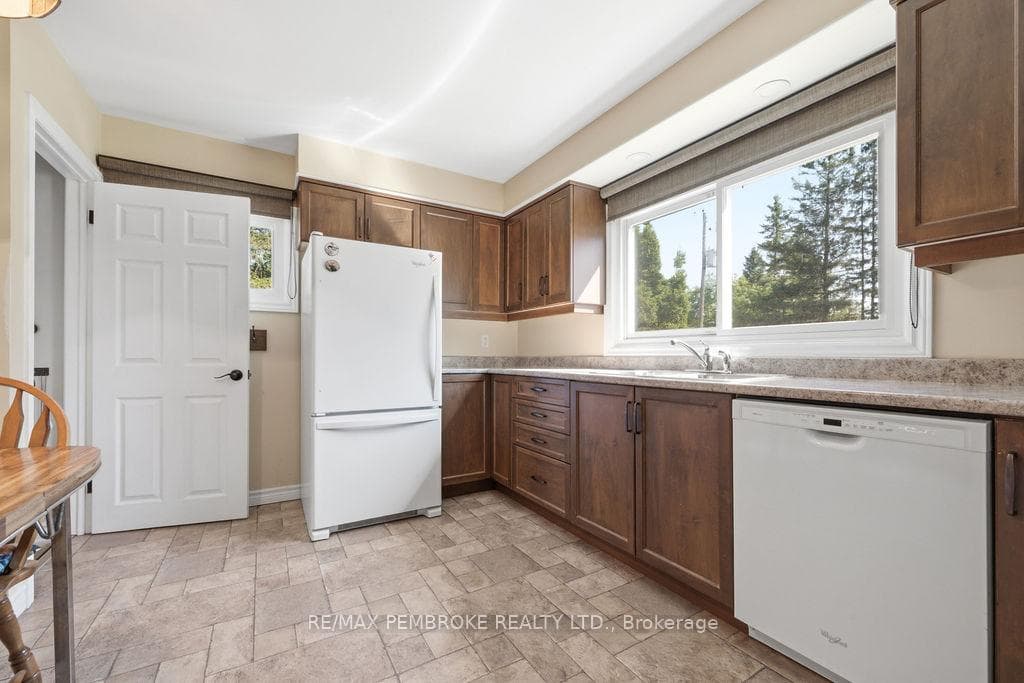 92 Ken Avenue photo 14