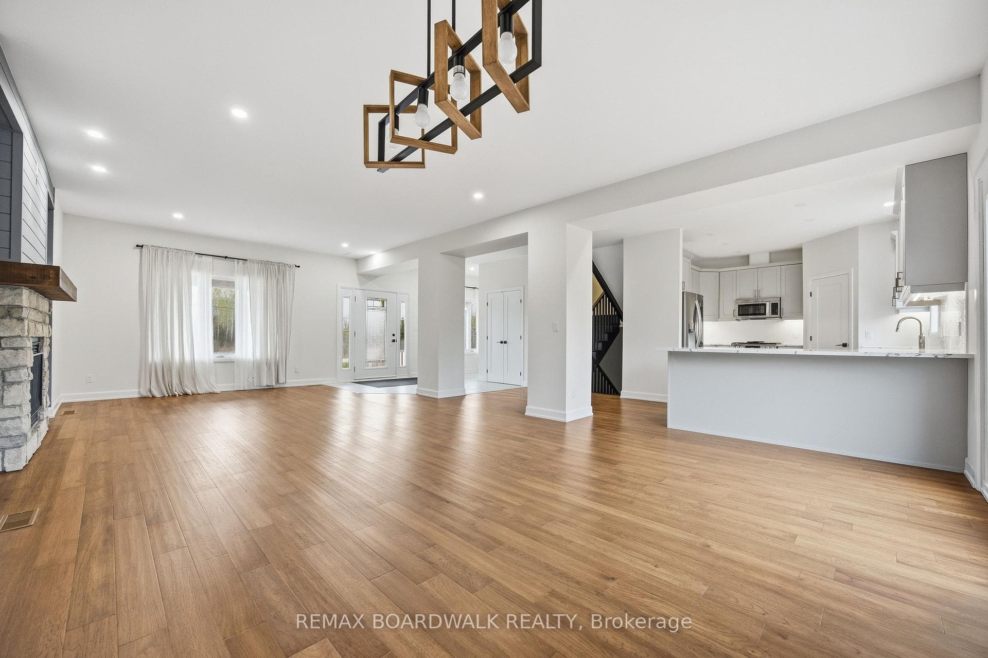 447 Churchill Road photo 12
