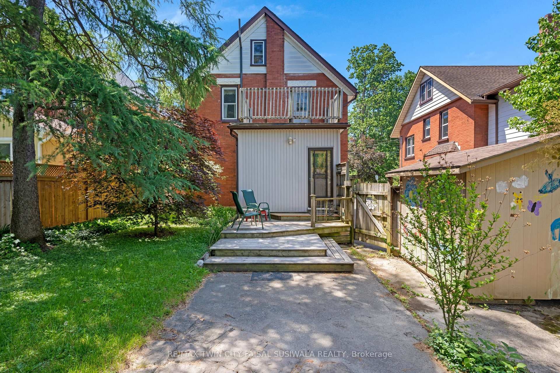 130 Moore Avenue photo 5