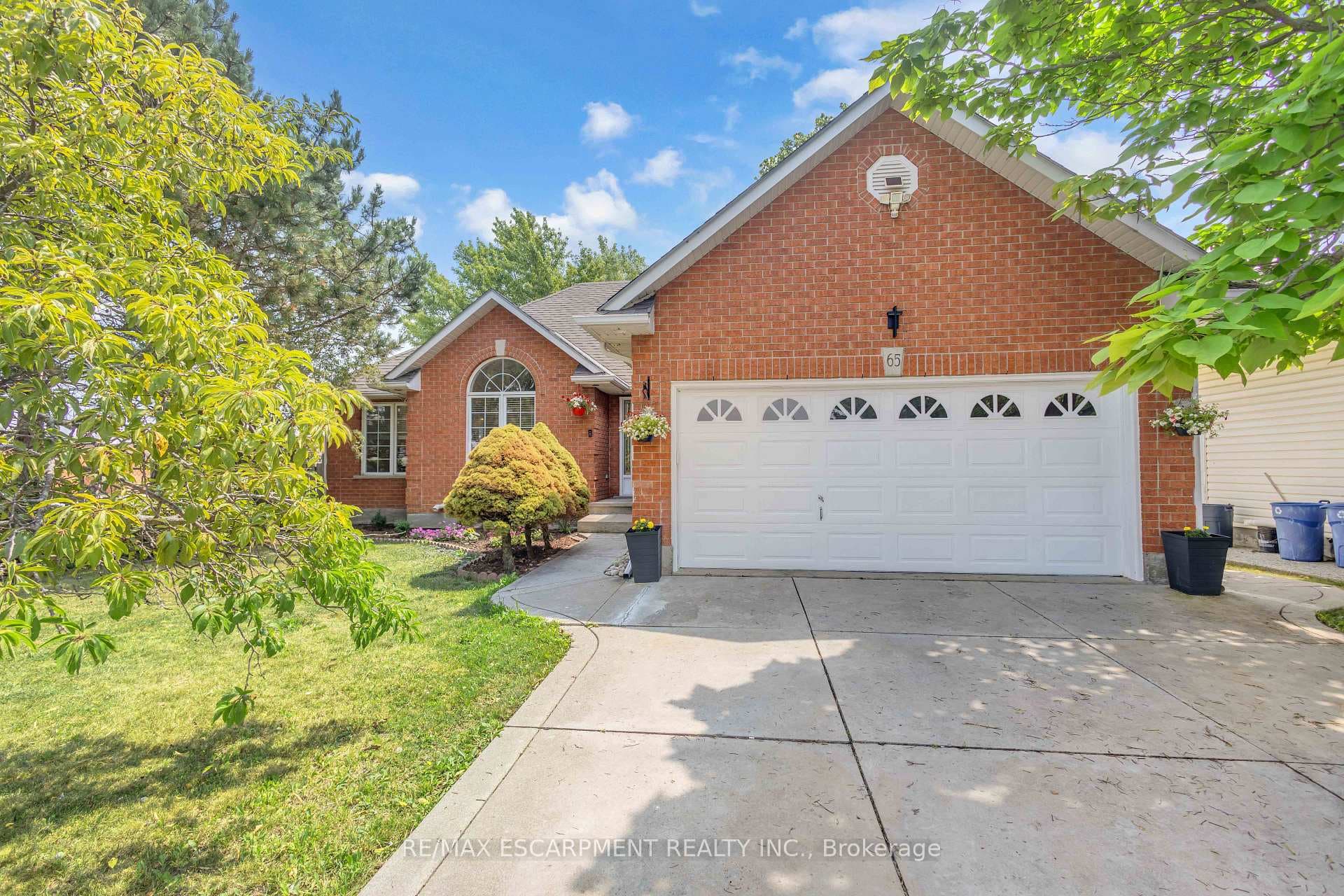 65 Thistlemoor Drive photo 2