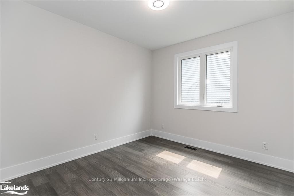 18 LAKESHORE Road photo 23