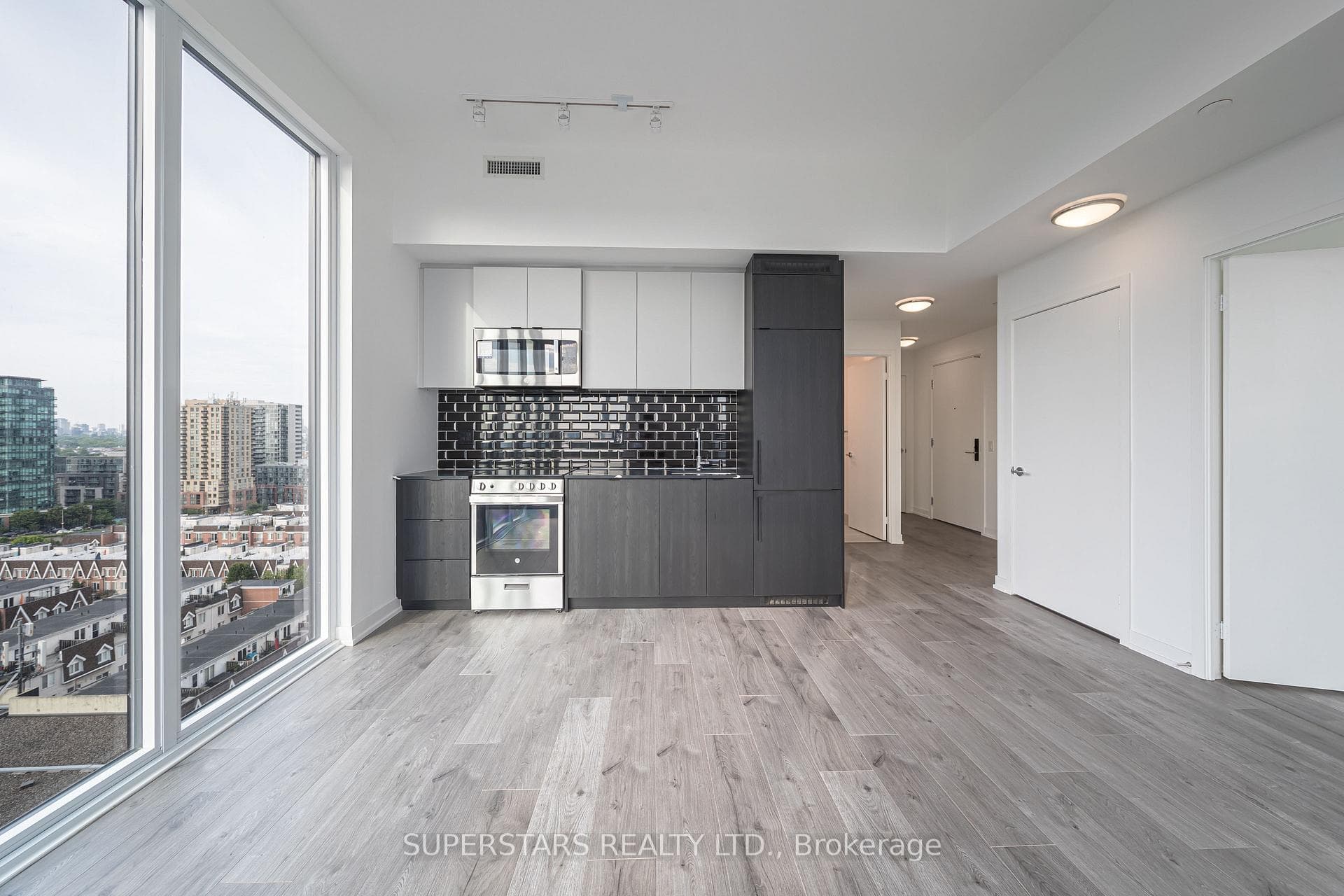 285 Dufferin Street Unit 1124 photo 6