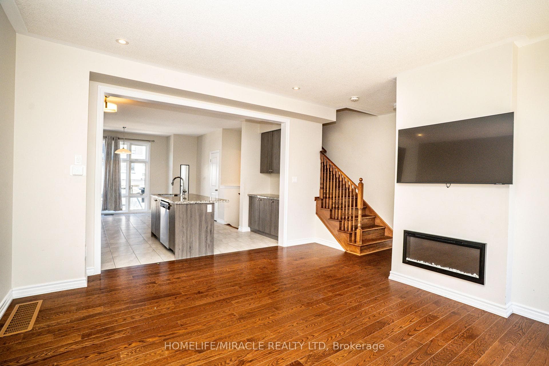 52 Douet Lane photo 5