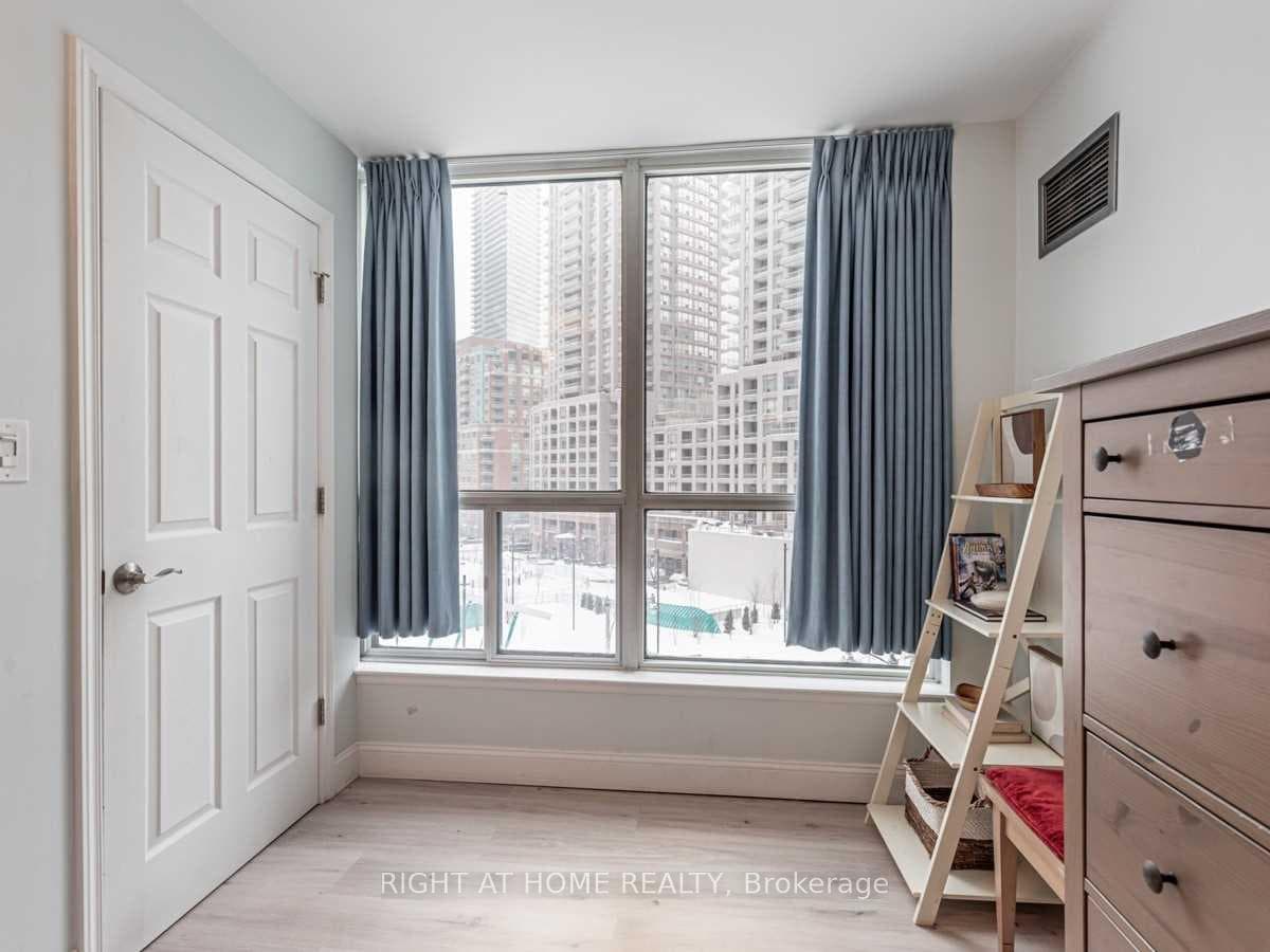 24 Wellesley Street Unit 513 photo 25
