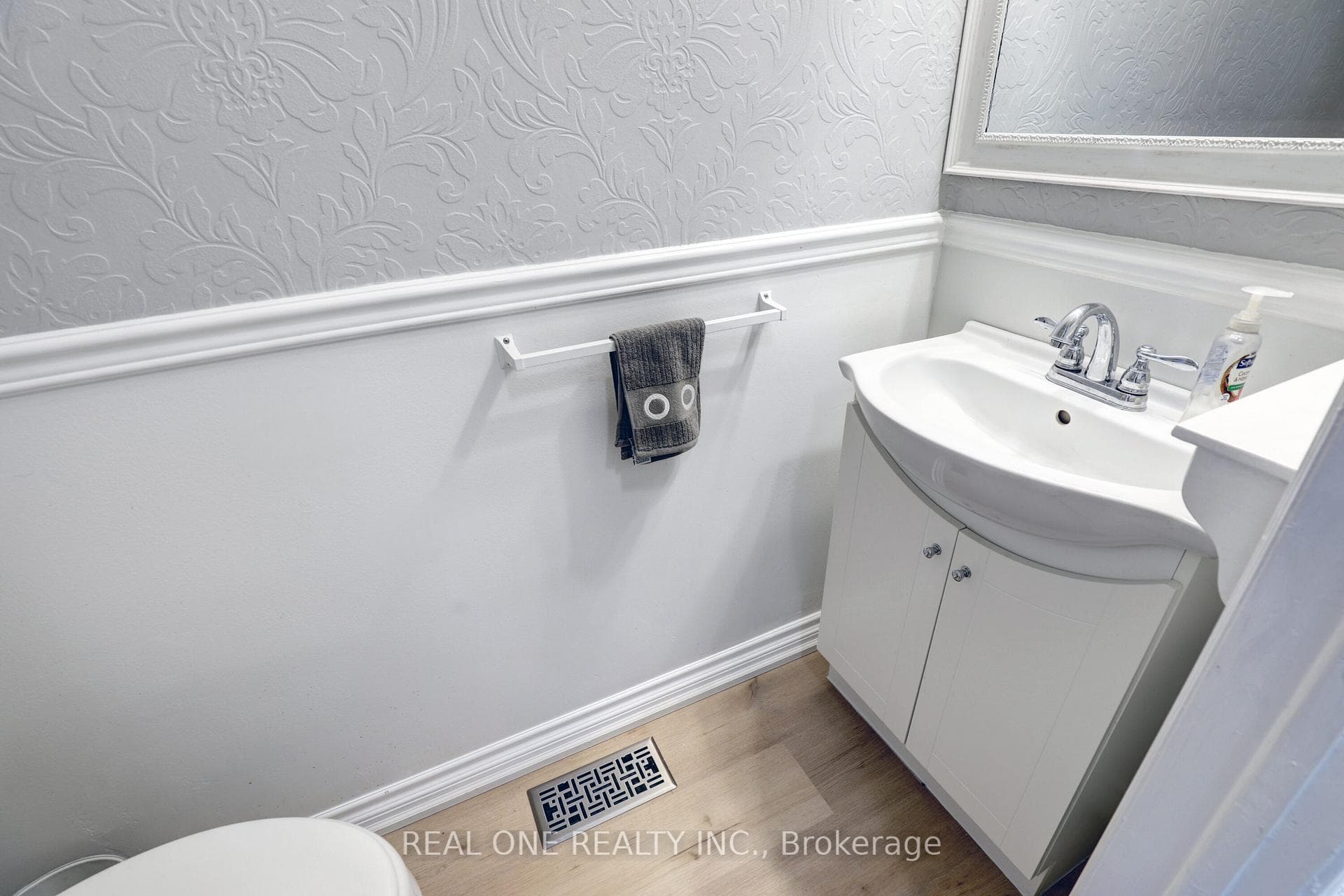 358 Carnaby Court photo 19