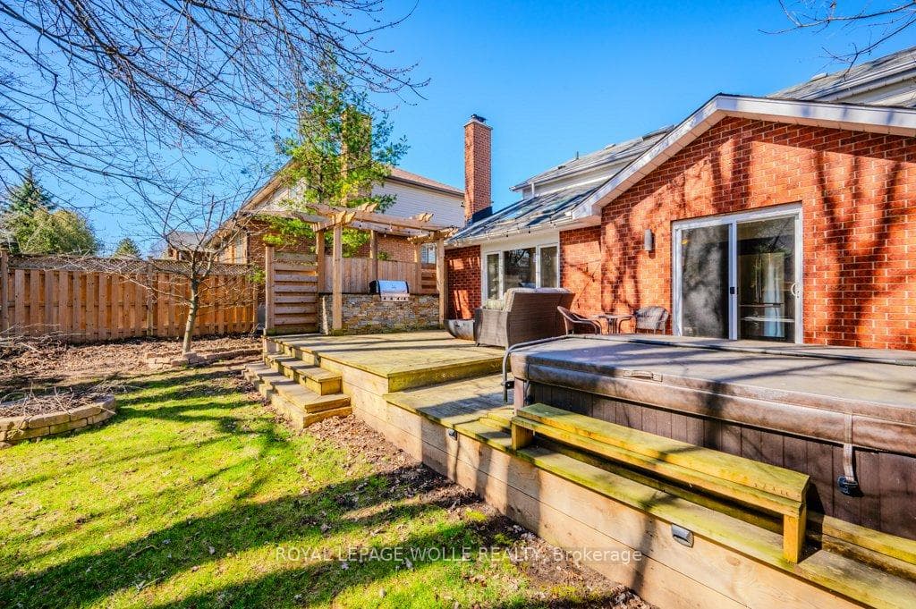 47 Sprucedale Crescent photo 27