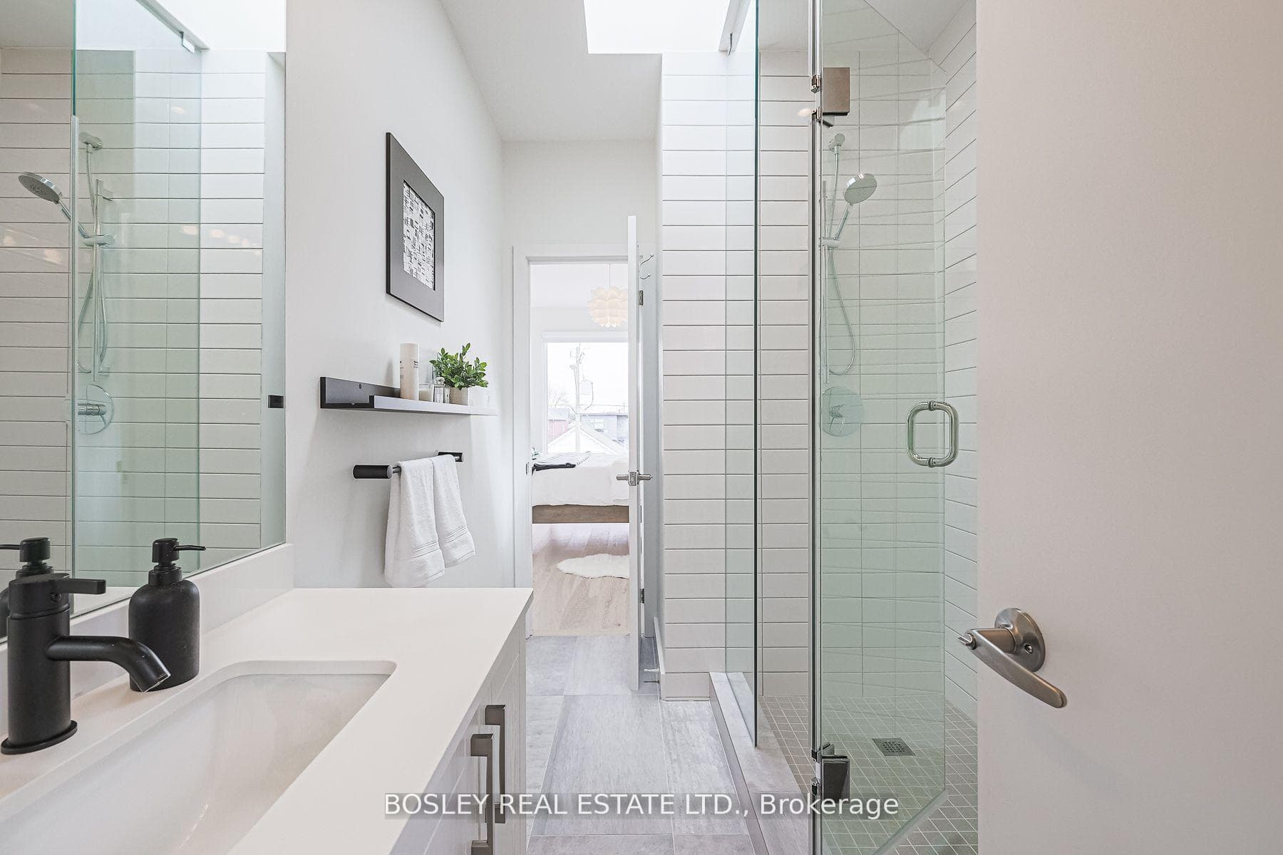 38 Roblin Avenue photo 22