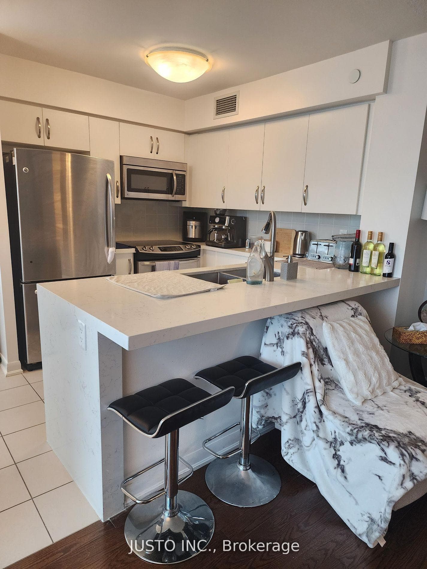 205 Sherway Gardens Road Unit 710 photo 1