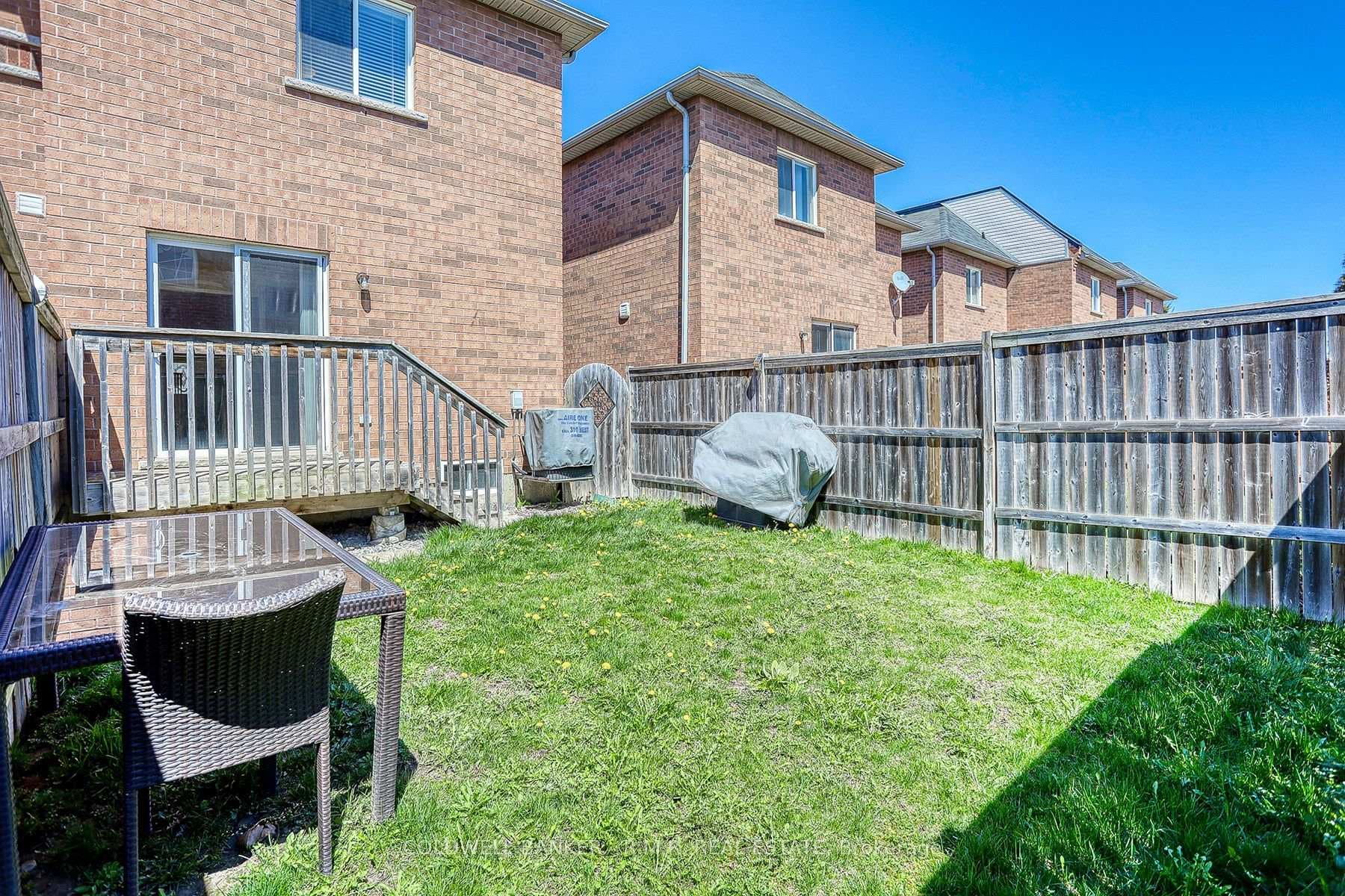 116 Oceanpearl Crescent photo 21