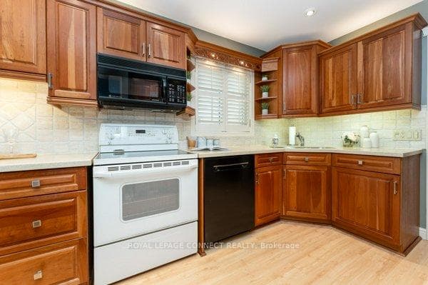 1201 Canborough Crescent photo 9