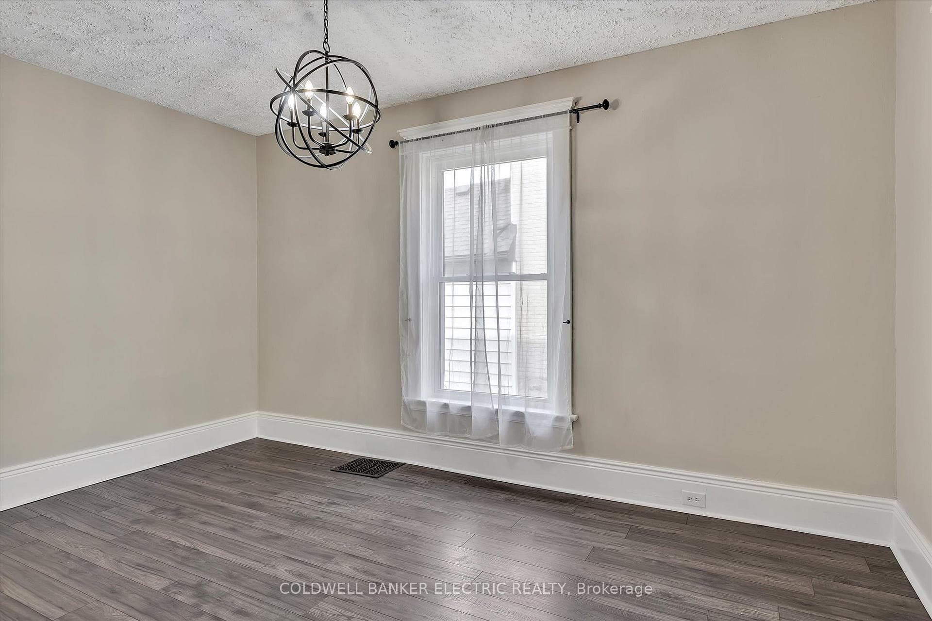 202 Braidwood Avenue photo 11