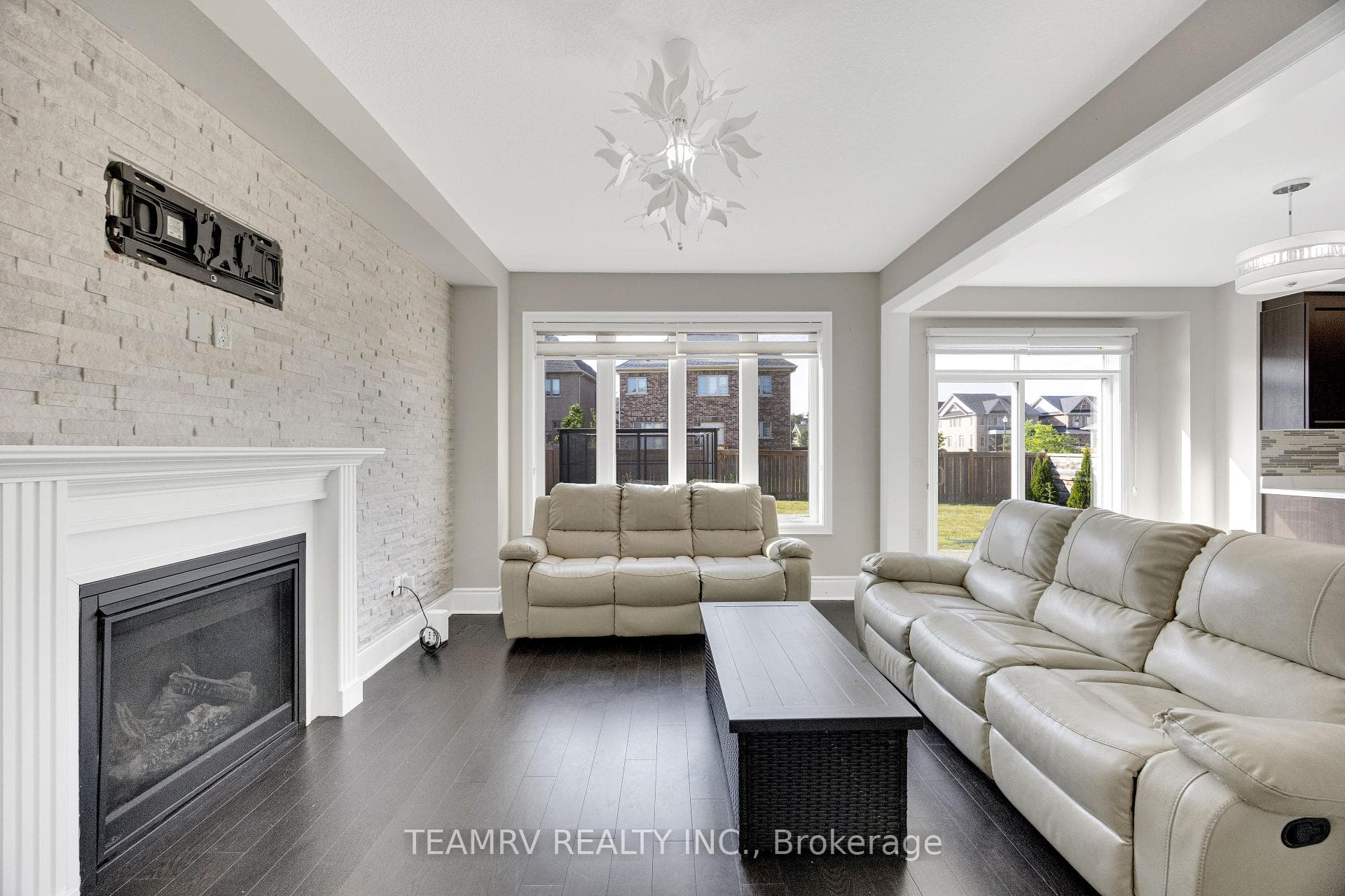 1161 Upper Thames Drive photo 23