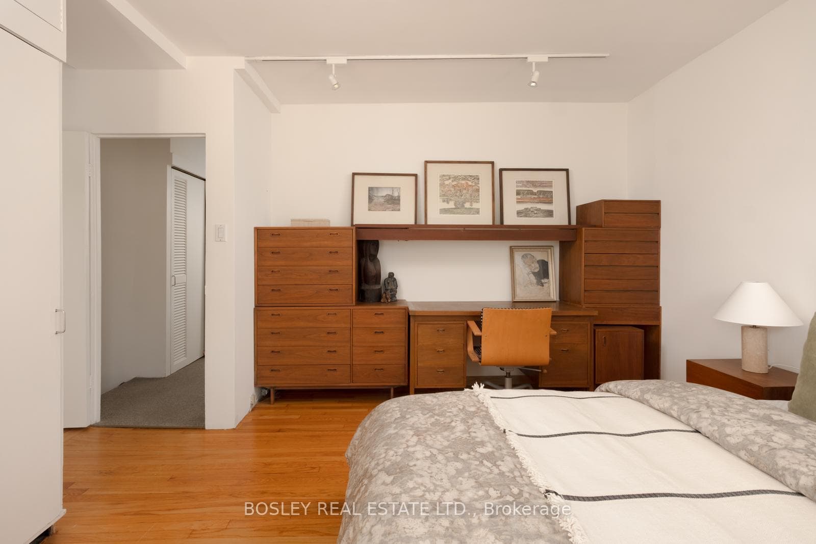 169 Heath Street photo 29