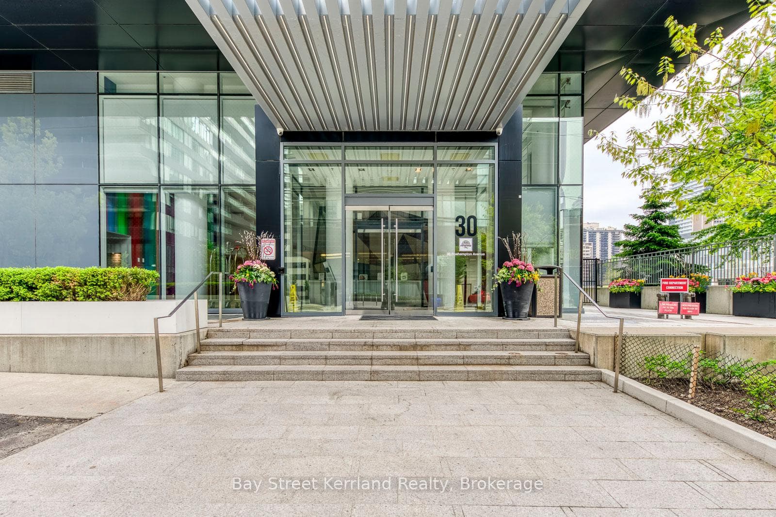 30 Roehampton Avenue Unit 407 photo 2