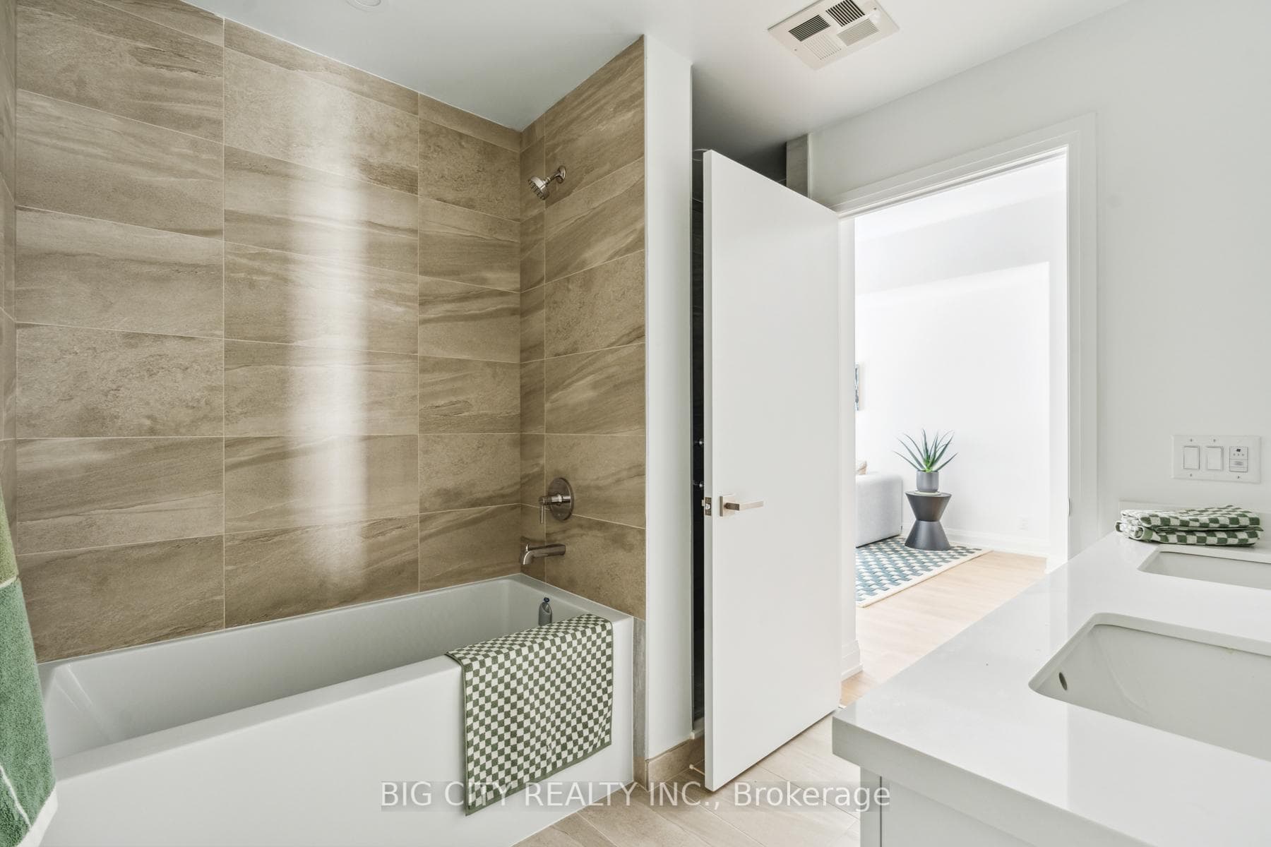 36 Brentcliffe Road Unit 604 photo 9